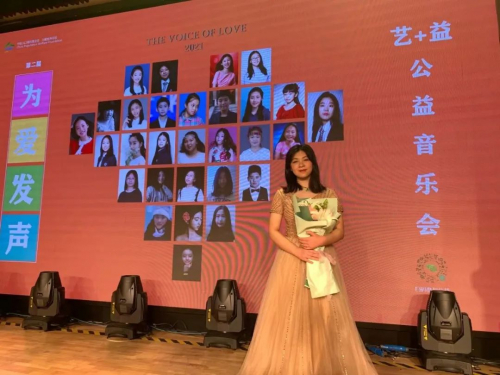 Sarah热爱音乐,她不仅积极参与各类音乐演出,更以音乐为纽带,传递爱心,投身公益。
