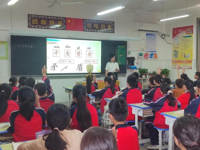 南召县乔端镇土门小学：赴二小教育集团交流学习