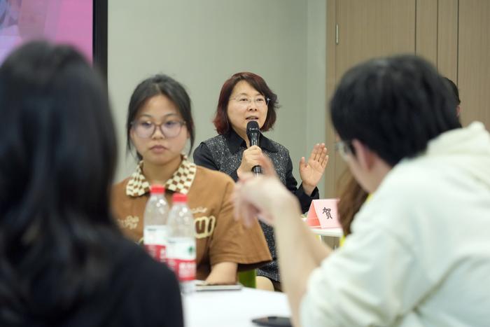 教师研修现场变学生“吐槽大会”？最不喜欢对着PPT照本宣科，课堂该怎么变