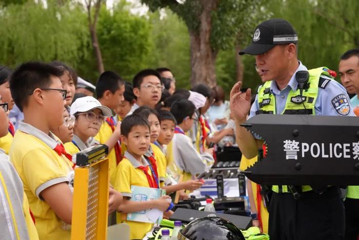 走进交通安全主题公园 宁夏交警举办道交法实施20周年主题活动 | 法润平安 文明相伴