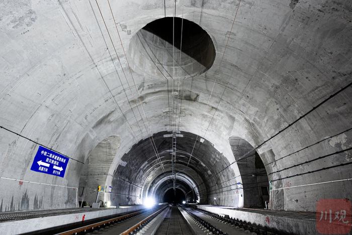 10年凿山，让动车上高原！川青铁路德胜隧道这样被“啃下”