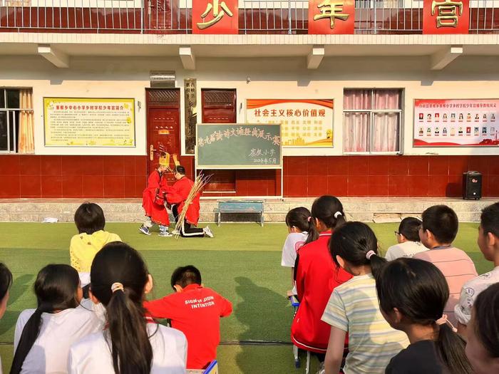 诵读经典诗文  传承优秀文化 --西峡县寨根乡寨根小学举行“读诗文·诵经典”活动