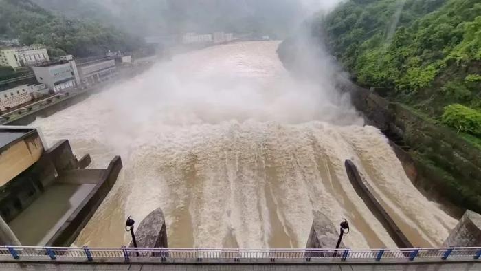 5轮集中强降雨！他们精准调度水工程化危险于无形