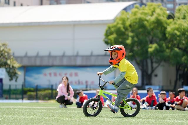 预热推广进行时：思南路幼儿园萌宝的小轮车初体验