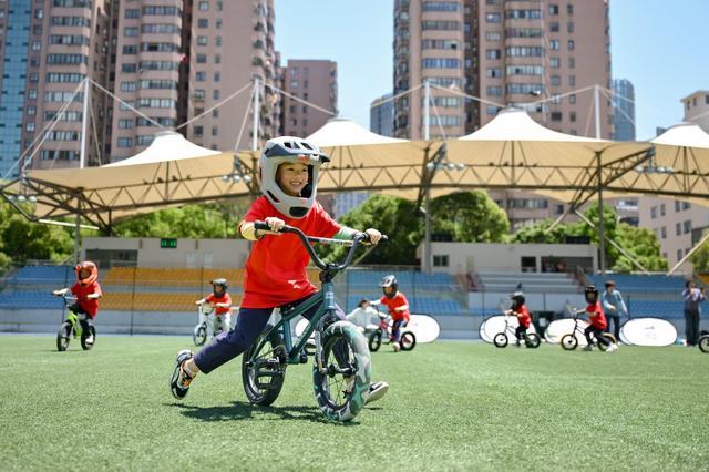 预热推广进行时：思南路幼儿园萌宝的小轮车初体验