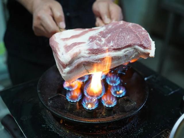 居有竹，食有肉~章堰村的这道芦笋东坡肉，五月食正当时