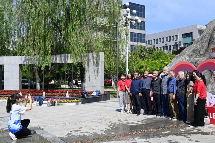 亲爱的西安交通大学城市学院 ，生日快乐！