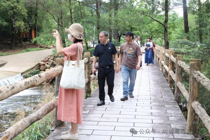 北部湾畔探寻“诗与远方”——“共赴海边山·相约防城港”文学名家走进防城港市采风活动侧记