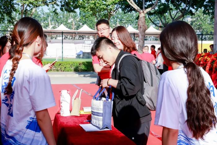 亲爱的西安交通大学城市学院 ，生日快乐！