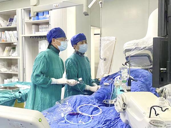 男子胸闷照常聚会喝酒突发心梗，8分钟“生死时速”接力抢救挽回生命