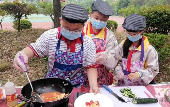 利辛县实验小学：以“劳”为美 “竞”显成长