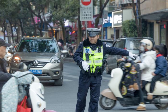 渝警风采｜重庆城口公安局交巡警：“交”相辉映 “警”心为民