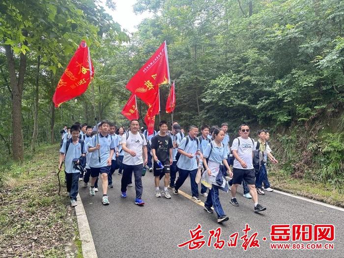 华容县状元湖实验学校：释放青春 励志远足