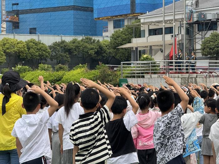 绵阳科技城新区博雅学校开展四·五中队国旗下演讲活动