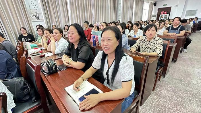 邓州市解放商城学校：家教专家赋能  合作育人再掀高潮