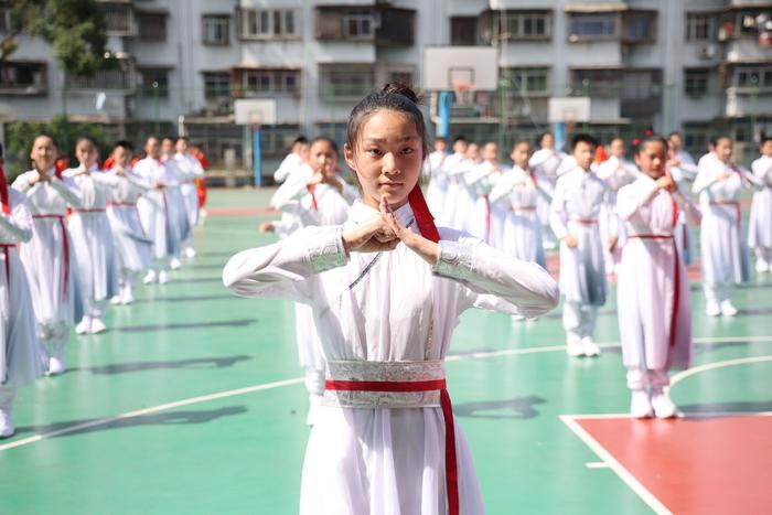 以武术之名   立公正之气   岳阳市第十二中学举行七年级武术操比赛