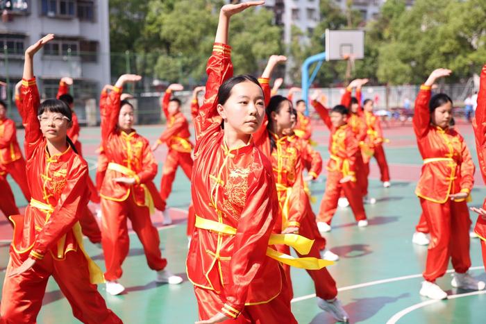 以武术之名   立公正之气   岳阳市第十二中学举行七年级武术操比赛