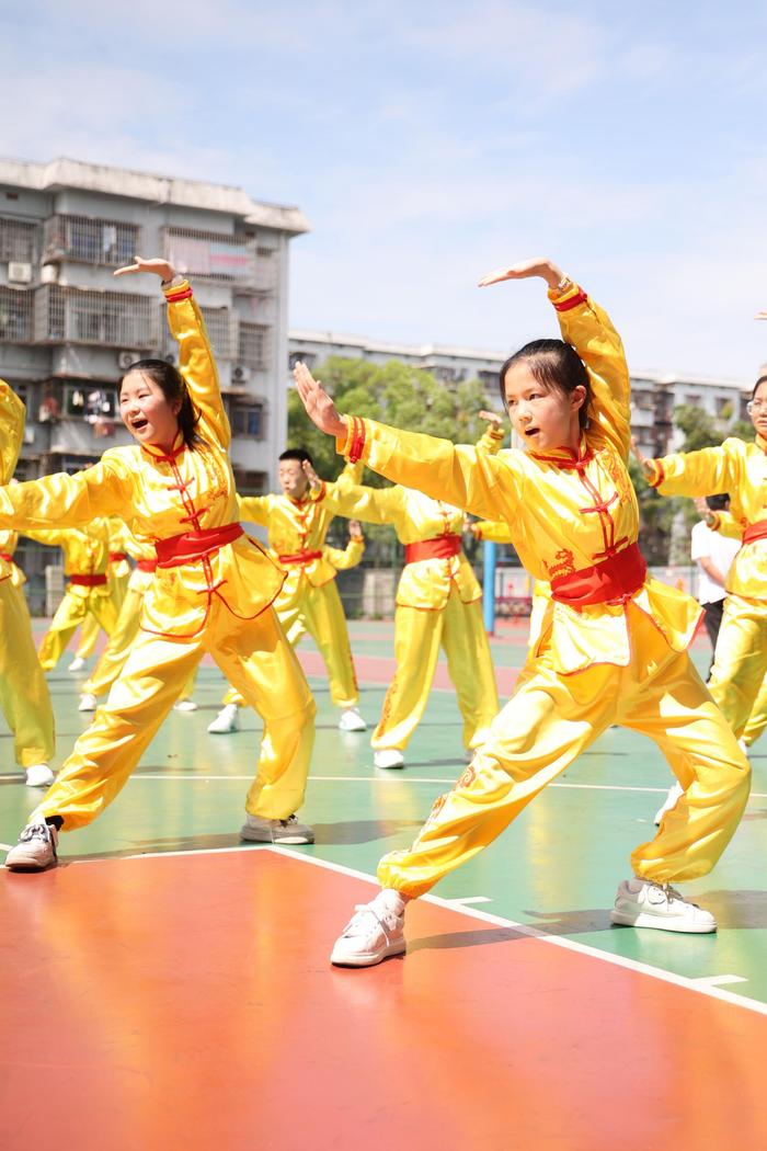 以武术之名   立公正之气   岳阳市第十二中学举行七年级武术操比赛