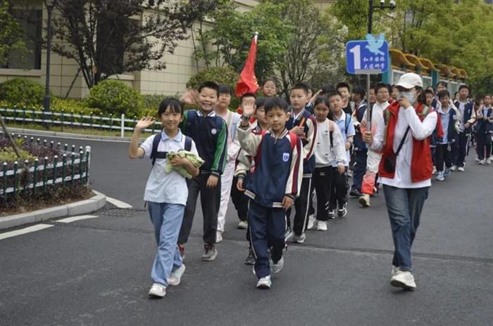 安徽师范大学附属肥西外国语学校：感受工业魅力 探索科技奥秘