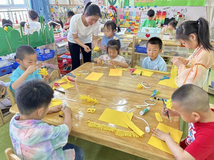 共赴夏约 “育”见美好 西安市灞桥区第六幼儿园开展家长进课堂活动