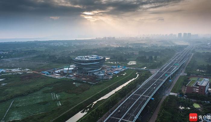 原创组图丨海南科技馆项目现场施工忙：全力跑出项目“加速度”