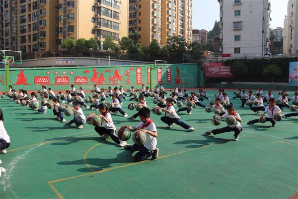 北京翡翠城小学教育集团来堰与市人民小学教联体开展协作交流活动
