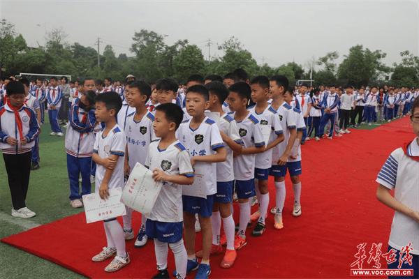 栗雨小学在天元区足球联赛中崭露头角