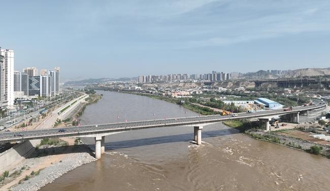 甘肃路桥五环公司东岗黄河大桥养护工程取得重要进展