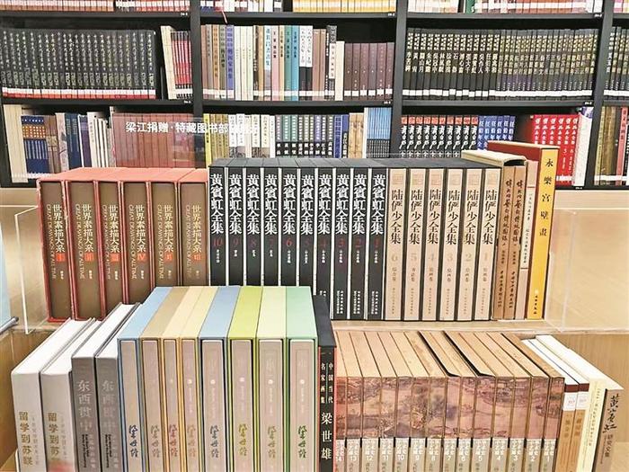 知名学者、艺术家梁江开画展 万册书刊捐赠关山月美术馆