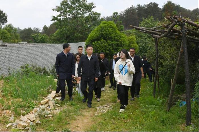 “一院一村社”共谋乡村振兴！贵州财经大学把学科建设会开到田间地头