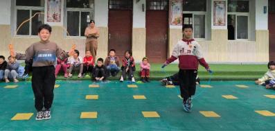 “绳”采奕奕 快乐成长——南召县四棵树乡三岔口小学举行跳绳比赛
