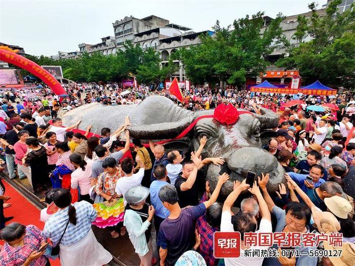 当圩逢节遇上中国画，宾阳露圩镇绽放出文化魅力