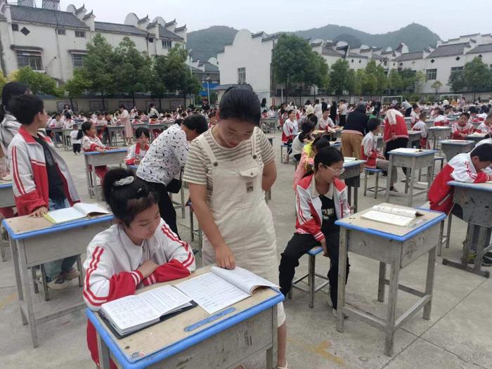 淅川县第一小学教育集团西簧校区：评选师生优秀作业教案，充分展示“双减”成果