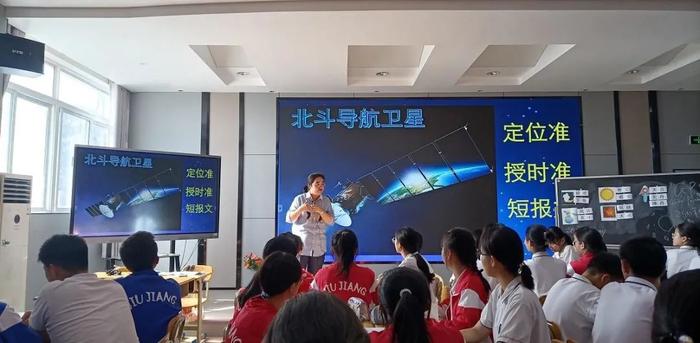 校园新闻 ｜九江七中教学活动周开设科学精品课《仰望那片星空》