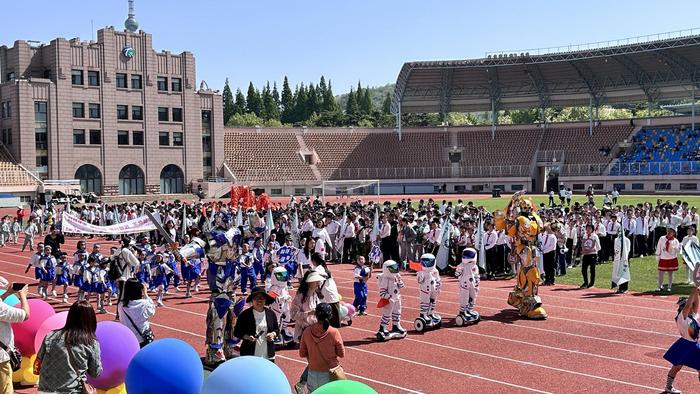 科技、绿色、人文相辉映 2024年青岛德县路小学教育集团春季运动会与时代发展同脉搏