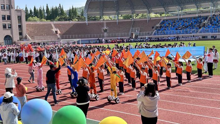 科技、绿色、人文相辉映 2024年青岛德县路小学教育集团春季运动会与时代发展同脉搏