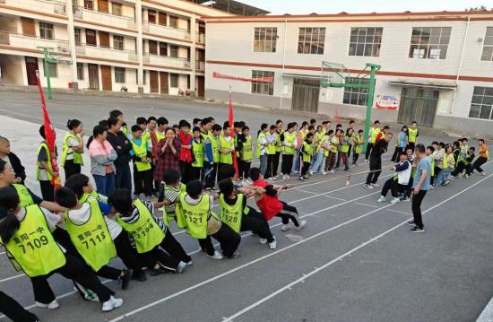 拔河比赛促团结，凝心聚力展风采 ——西峡县重阳镇第一初级中学举办拔河比赛活动