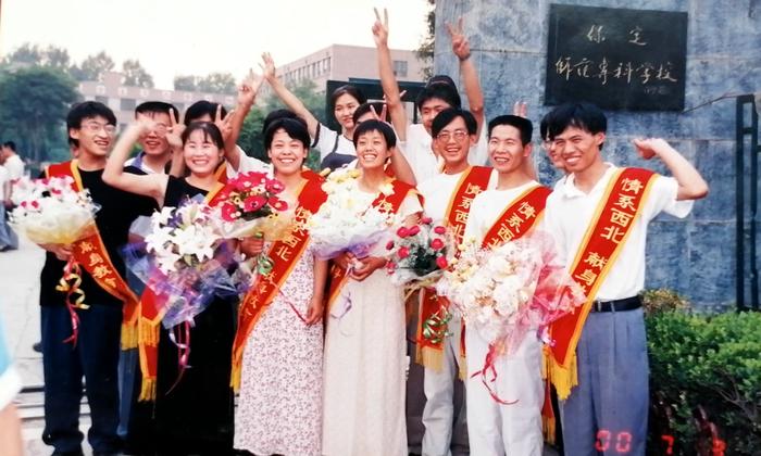 24年前，15个大学毕业生从河北去了沙漠深处！这背后的故事看哭无数人…