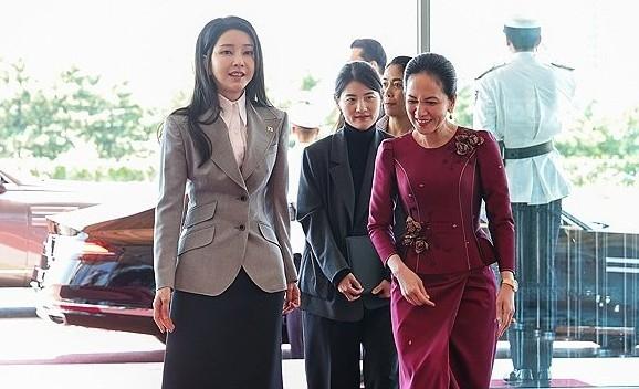 韩媒关注“第一夫人时隔153天公开露面出席午宴”，照片公布