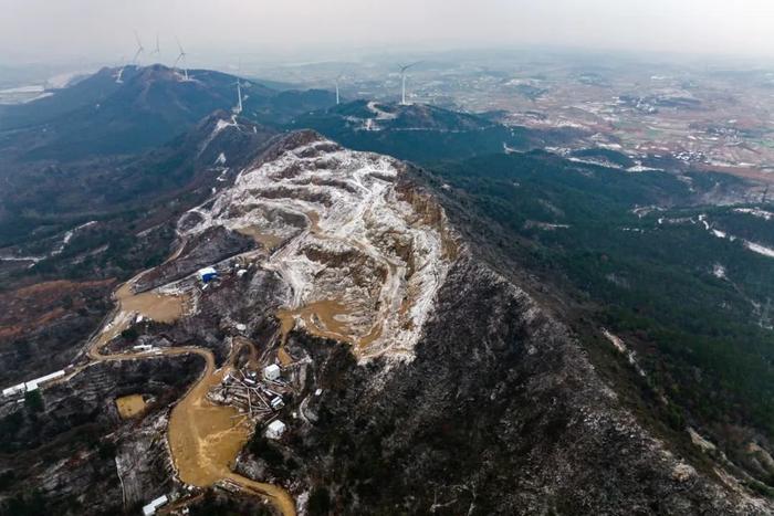 重开采轻修复，矿山伤疤谁来补