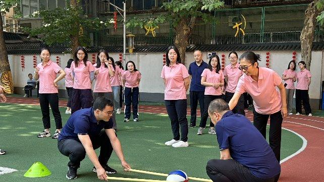 西安市碑林区友谊小学举办教职工趣味运动会