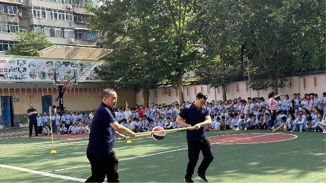 西安市碑林区友谊小学举办教职工趣味运动会