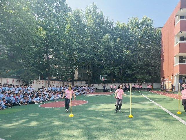 西安市碑林区友谊小学举办教职工趣味运动会