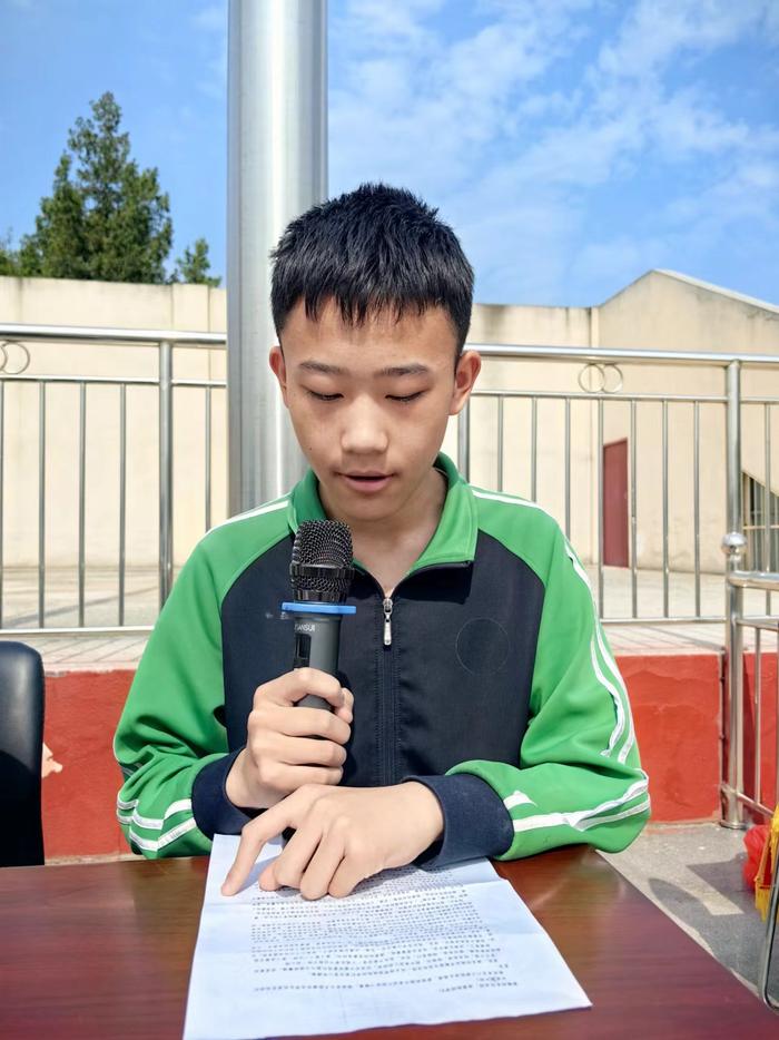 为追风的孩子插上理想的翅膀——南召县崔庄乡初级中学举行七八年级期中考试表彰大会