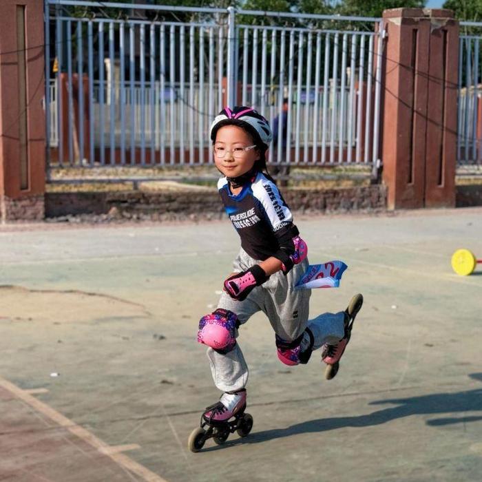 涡阳五小：轮滑酷炫伴书香 龙驹凤雏展英姿