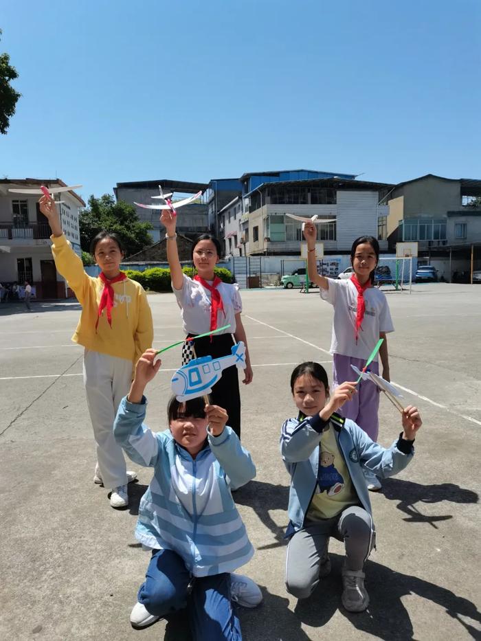 翱翔蓝天，筑梦未来——桂林市跃进中心校举行第二届校园航空模型比赛