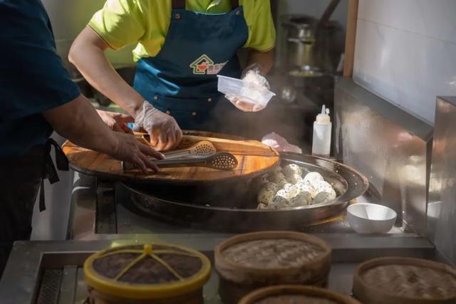 恰早饭去！一家长者食堂，如何成为社区最火“早餐店”？丨舌尖上的幸福养老