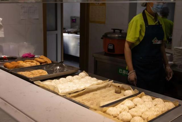 恰早饭去！一家长者食堂，如何成为社区最火“早餐店”？丨舌尖上的幸福养老