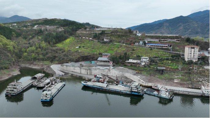 重庆市云阳县奉节县岸线自然生态受到破坏 监管不严违法违规问题突出