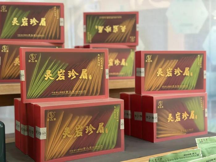 灵岩珍眉和青城玉茗斩获第十三届四川国际茶叶博览会金奖